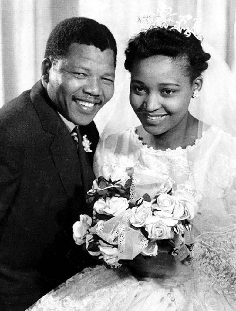 Nelson e Winnie Mandela il giorno del loro matrimonio nel 1958